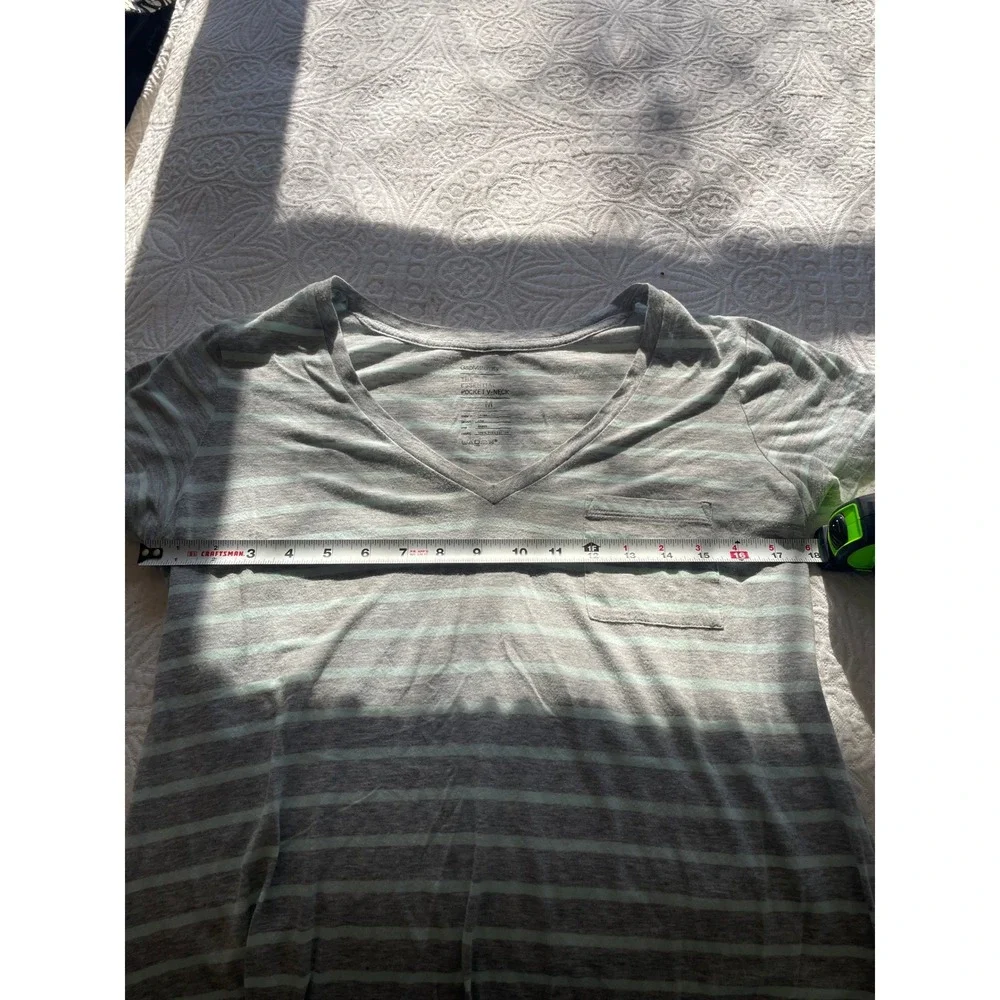 Gap Maternity Essential Pocket V Neck Striped T Sz M Gray Mint - Picture 8 of 8